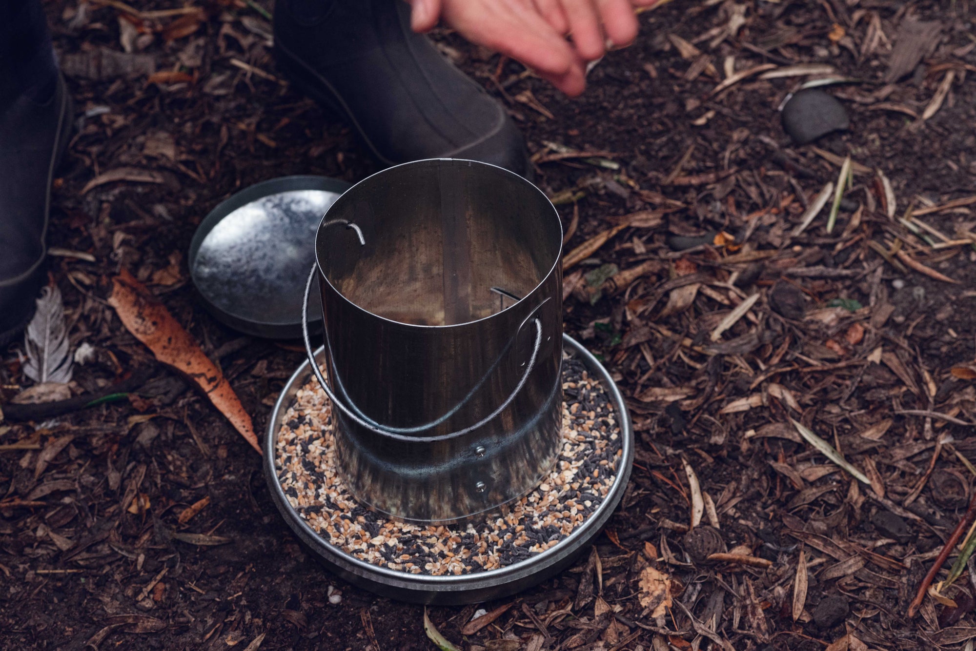 Topflite Poultry Feeder with Hen Heath Tonic